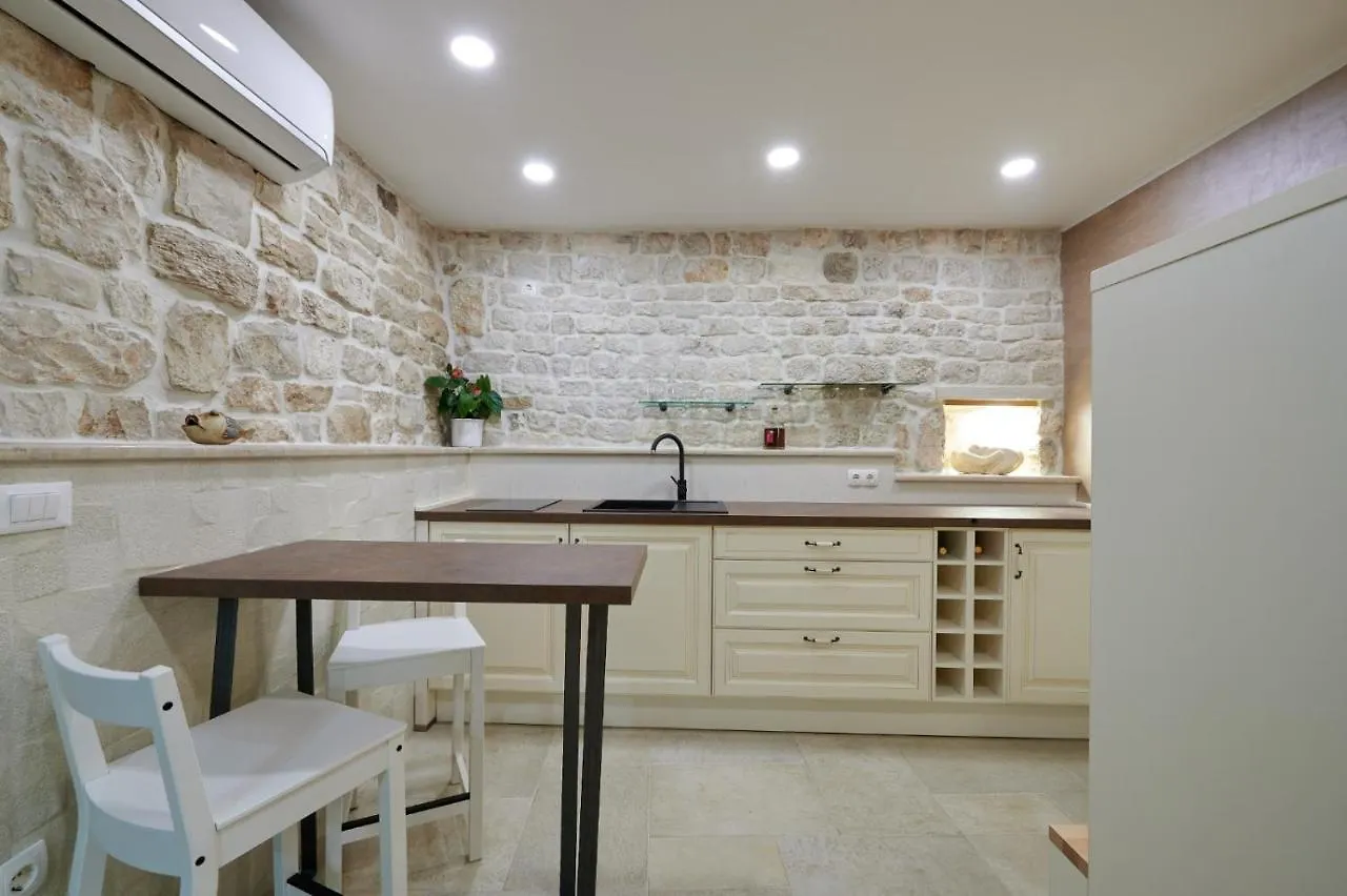 Bed & Breakfast Villa Kudelik - Stone Story